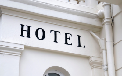 How can hoteliers reduce their water consumption ?